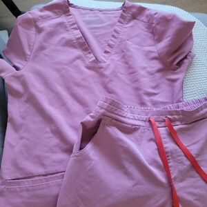 Pink Figs- 3 pocket scrub top XS and Small petite yola skinny bottoms